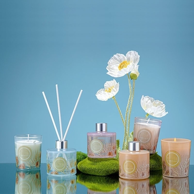 Grupo colorido 60g 50ml do presente de Pinecone Reed Diffuser Scented Candle Jar do banquete de casamento