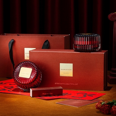 o costume 2pcs luxuoso etiqueta a soja vermelha Scented velas com a caixa de presente de vidro da tampa