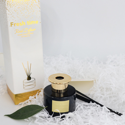 Presente luxuoso da garrafa do preto de Reed Diffuser 100ml do aroma ajustado com tampa do ouro