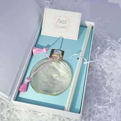 Presente luxuoso de Reed Diffuser 130ml do aroma ajustado com nó cor-de-rosa e a caixa rígida