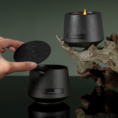 A casa que feita sob encomenda por atacado da CASA do AROMA o feltro de lubrificação de madeira preto decorativo geou a tampa cerâmica criativa do metal Scented velas