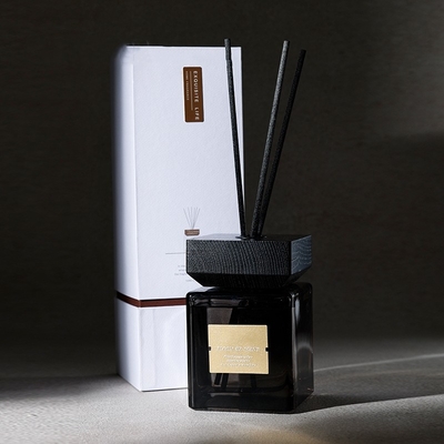 Perfumes luxuosos Reed Diffuser 500ml da casa do aroma da vara da garrafa de vidro com caixa do pacote