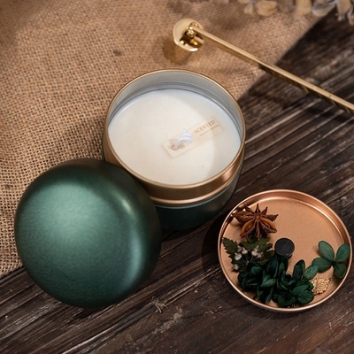 As ofertas do casamento secaram a fragrância Tin Scented Candle Handmade da flor