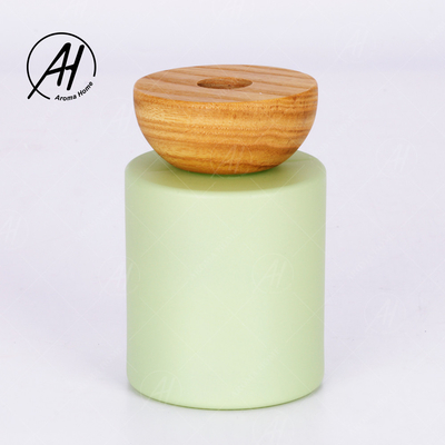 O presente ajustou varas brancas de vidro em casa verdes do Rattan de Reed Diffuser 150ml da garrafa