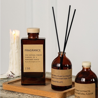 A garrafa de vidro Brown da aromaterapia perfuma 100ml Reed Diffuser luxuoso
