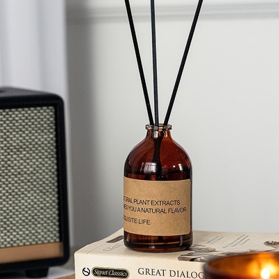 A garrafa de vidro Brown da aromaterapia perfuma 100ml Reed Diffuser luxuoso