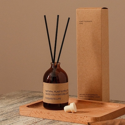 A garrafa de vidro Brown da aromaterapia perfuma 100ml Reed Diffuser luxuoso