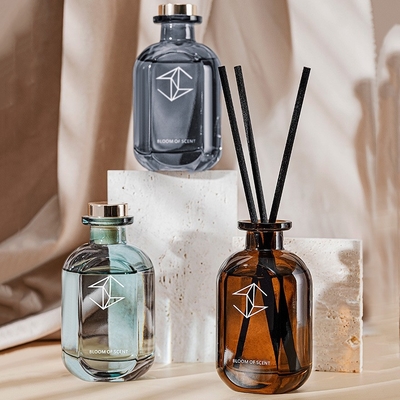Óleo francês de Reed Diffuser With Natural Essential da garrafa de vidro da caixa de presente da vara do Rattan do perfume