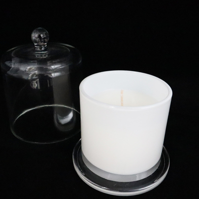 A vela de Rose Vanilla White Associates Aromatherapy ajustada para o banho e as carroçarias relaxam