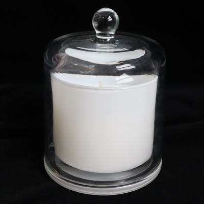 A vela de Rose Vanilla White Associates Aromatherapy ajustada para o banho e as carroçarias relaxam
