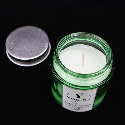 A cera da soja Scented Mason Jar Candles Coconut Oil caseiro no vidro verde