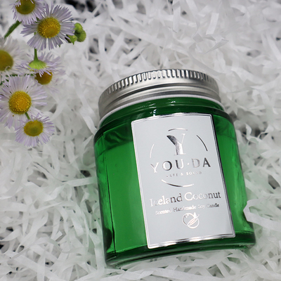 A cera da soja Scented Mason Jar Candles Coconut Oil caseiro no vidro verde