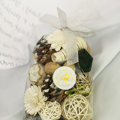 O pot-pourri feito a mão 200g do aroma Scented flores e porcas secadas