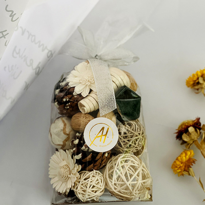 O pot-pourri feito a mão 200g do aroma Scented flores e porcas secadas