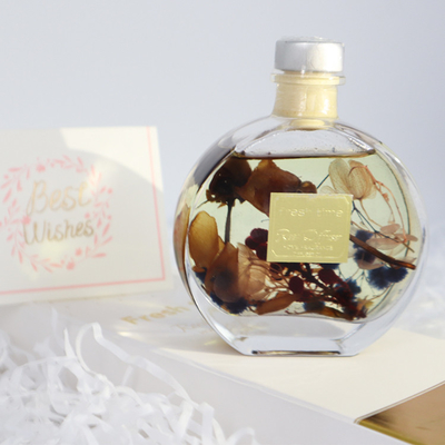 O grupo luxuoso do presente de Reed Diffuser 100ml do aroma com Brown secou a flor