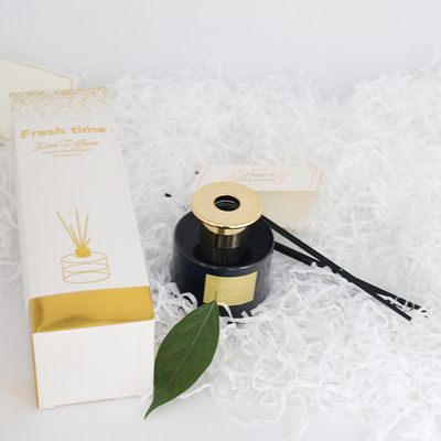 Presente luxuoso da garrafa do preto de Reed Diffuser 100ml do aroma ajustado com tampa do ouro
