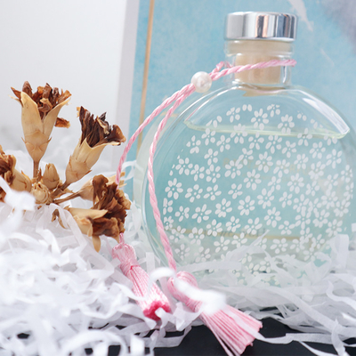 Presente luxuoso de Reed Diffuser 130ml do aroma ajustado com nó cor-de-rosa e a caixa rígida