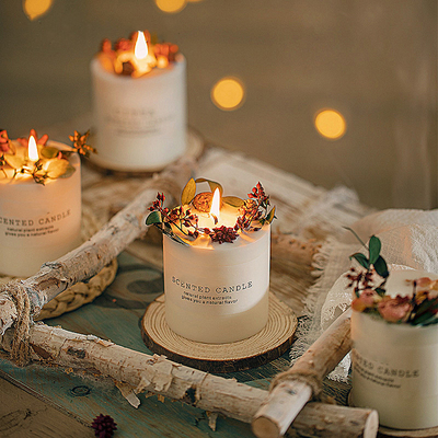 O aroma do vidro do abrandamento da aromaterapia do ODM Scented o Teakwood e o cigarro da vela