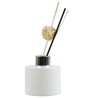 Cheiro Scented branco azul de Capri Reed Diffuser In Rose And Oud