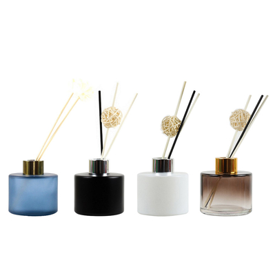 Cheiro Scented branco azul de Capri Reed Diffuser In Rose And Oud