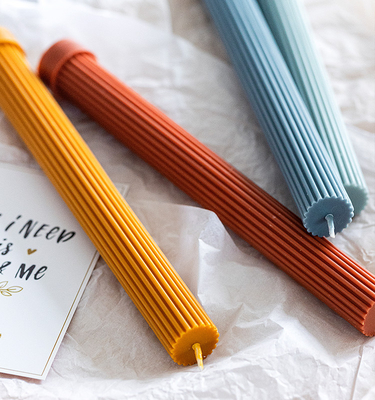 A cera de parafina colorida 60G Scented em casa a vela da coluna do grupo do presente da fragrância