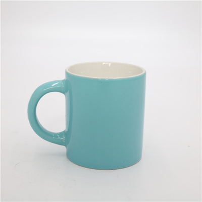 O copo de chá redondo azul brilhante da casa do aroma Scented a vela cerâmica 5.5oz da soja
