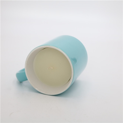 O copo de chá redondo azul brilhante da casa do aroma Scented a vela cerâmica 5.5oz da soja